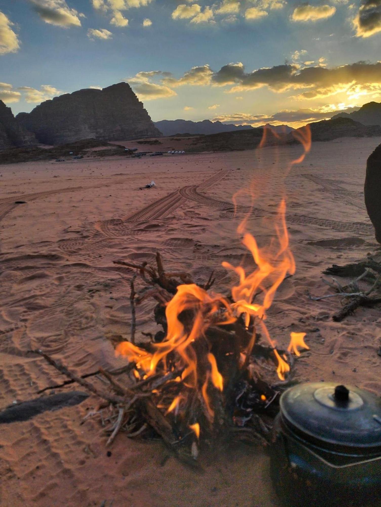 WadiRum Star Planet albasli Wadi Rum Exteriör bild